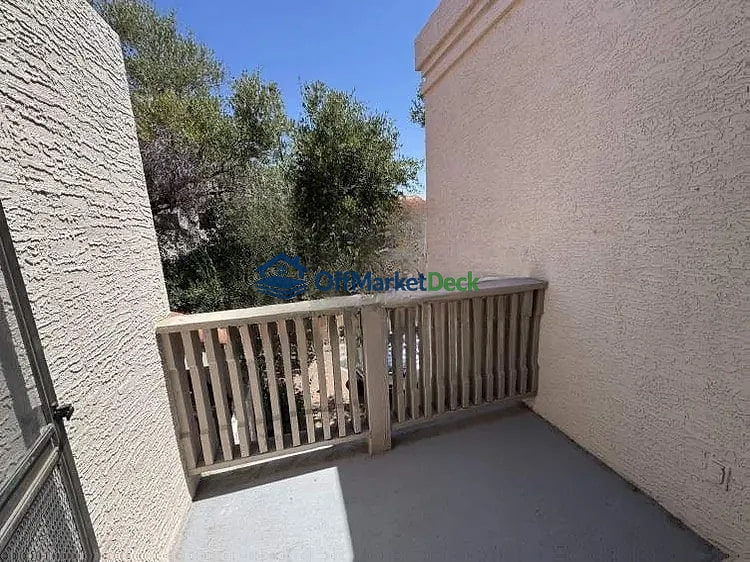 Off-market house in Scottsdale, Arizona — 2 beds, 2 baths, $425,000 — photo 6 of 8