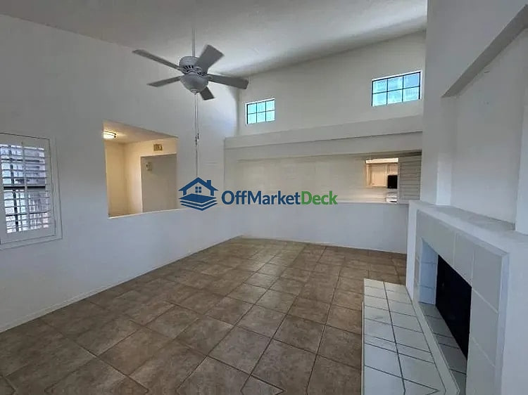 Off-market house in Scottsdale, Arizona — 2 beds, 2 baths, $425,000 — photo 2 of 8