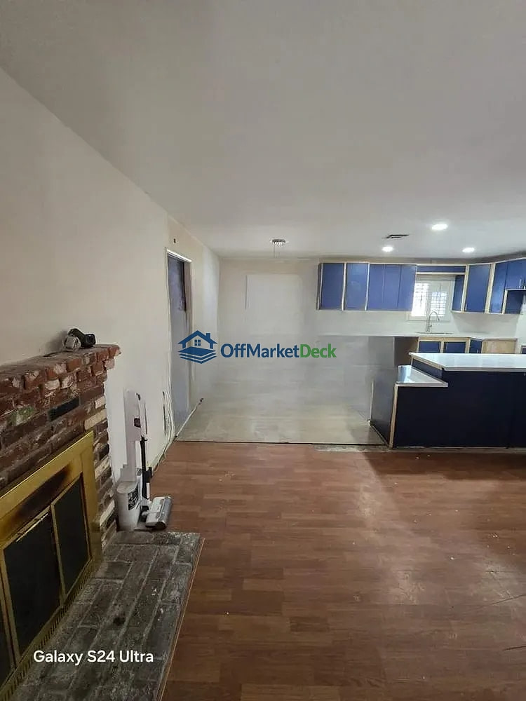 Off-market house in Bullhead City, Arizona — 3 beds, 2 baths, $320,000 — photo 4 of 8
