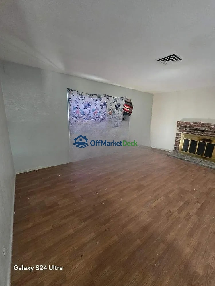 Off-market house in Bullhead City, Arizona — 3 beds, 2 baths, $320,000 — photo 3 of 8
