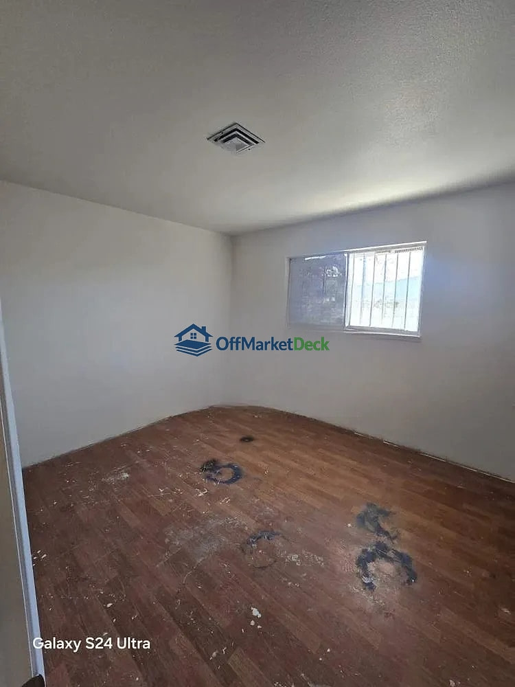 Off-market house in Bullhead City, Arizona — 3 beds, 2 baths, $320,000 — photo 7 of 8
