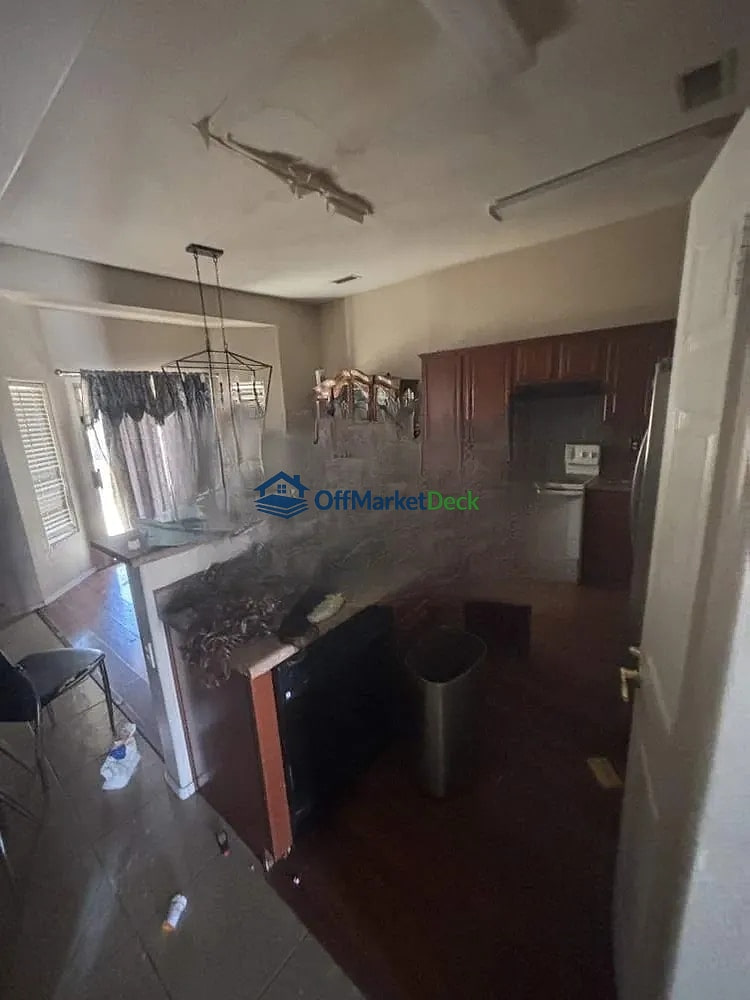 Off-market house in Phoenix, Arizona — 5 beds, 3 baths, $339,990 — photo 8 of 8
