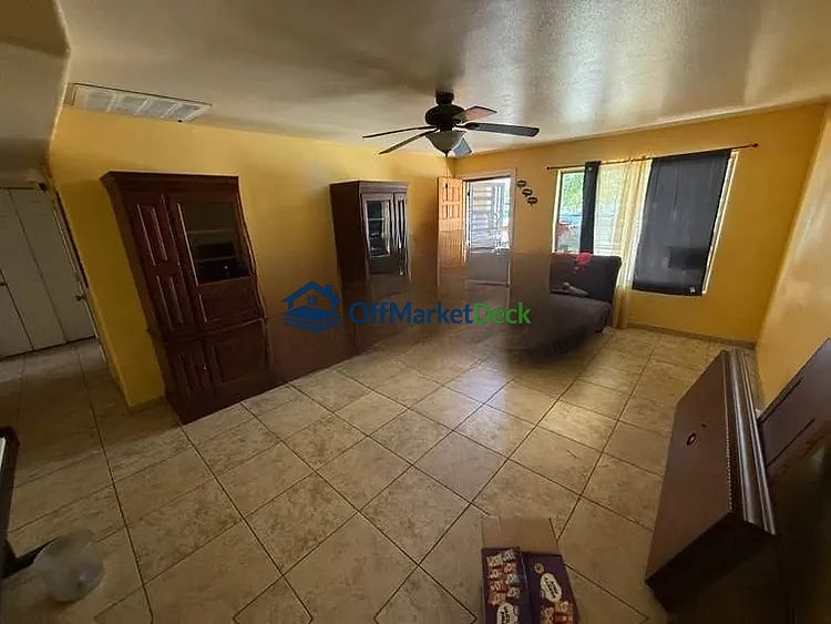 Off-market house in Phoenix, Arizona — 2 beds, 2 baths, $250,000 — photo 7 of 8
