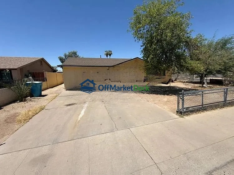 Off-market house in Phoenix, Arizona — 2 beds, 2 baths, $250,000