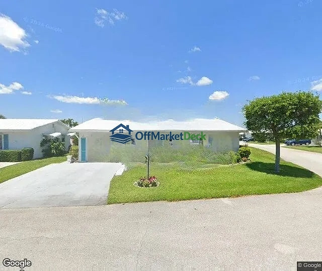 Off-market house in Boynton Beach, Florida — 2 beds, 2 baths, $269,700 — photo 2 of 3