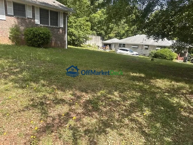 Off-market house in Jonesboro, Georgia — 3 beds, 2 baths, $148,000 — photo 2 of 8