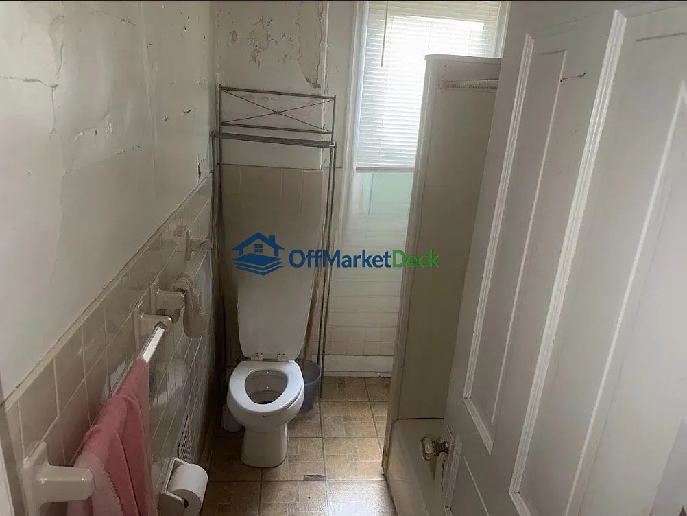 Off-market house in Philadelphia, Pennsylvania — 3 beds, 1 bath, $120,000 — photo 6 of 8