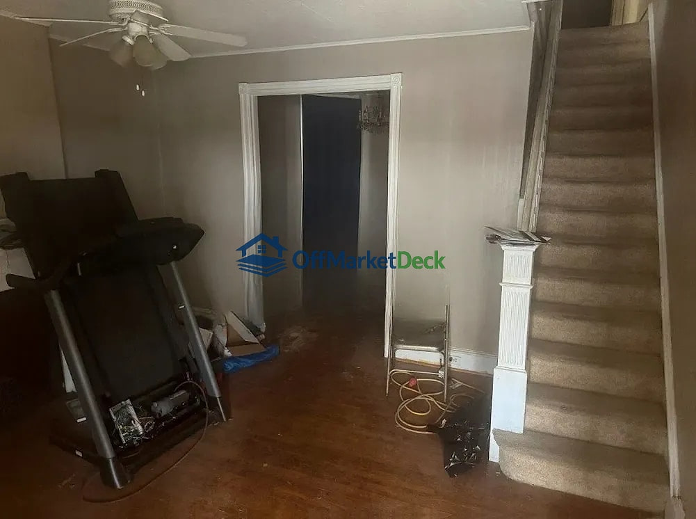 Off-market house in Philadelphia, Pennsylvania — 3 beds, 1 bath, $120,000 — photo 2 of 8