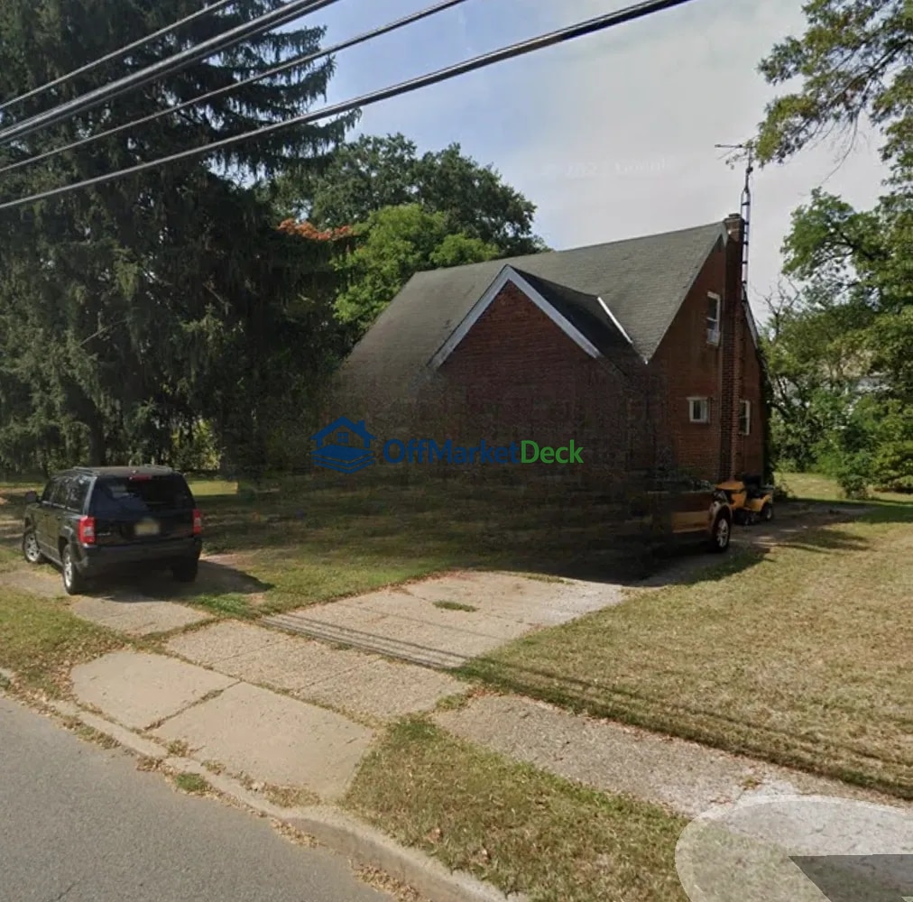 Off-market house in Haddonfield, New Jersey — 4 beds, 1 bath, $260,000
