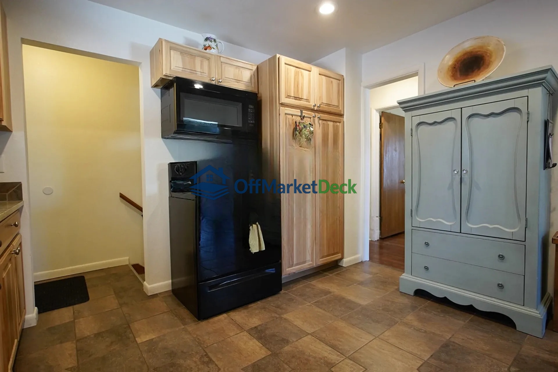 Off-market house in Casper, Wyoming — 4 beds, 2 baths, $340,000 — photo 4 of 8