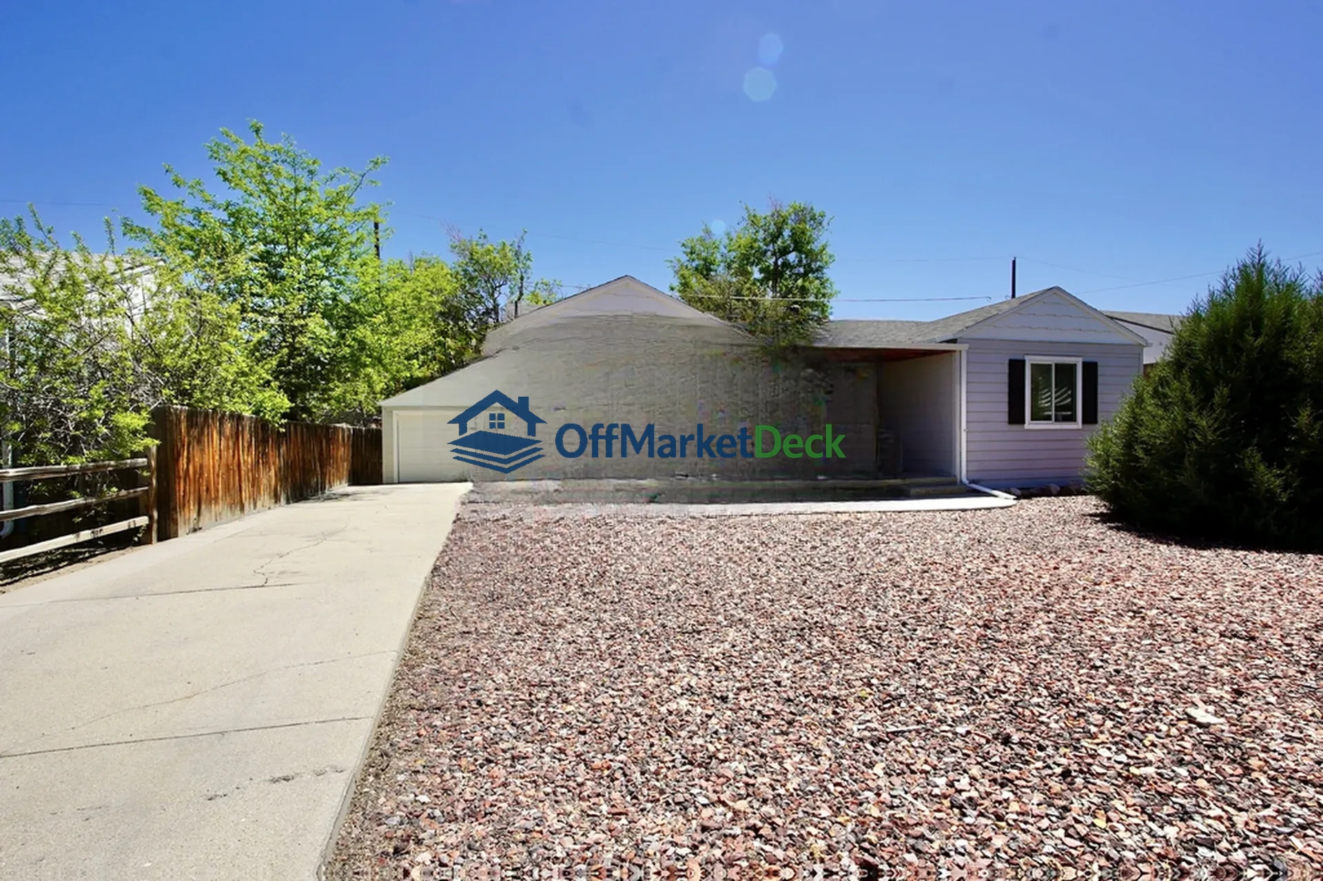 Off-market house in Casper, Wyoming — 2 beds, 1 bath, $255,000 - Blurred background Image