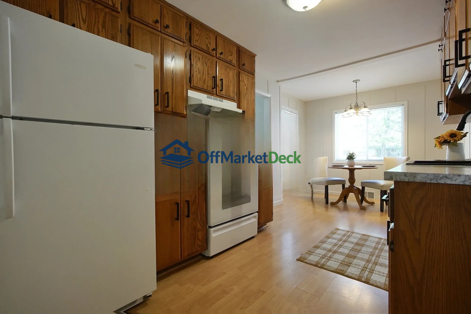 Off-market house in Casper, Wyoming — 2 beds, 1 bath, $255,000 — photo 2 of 8