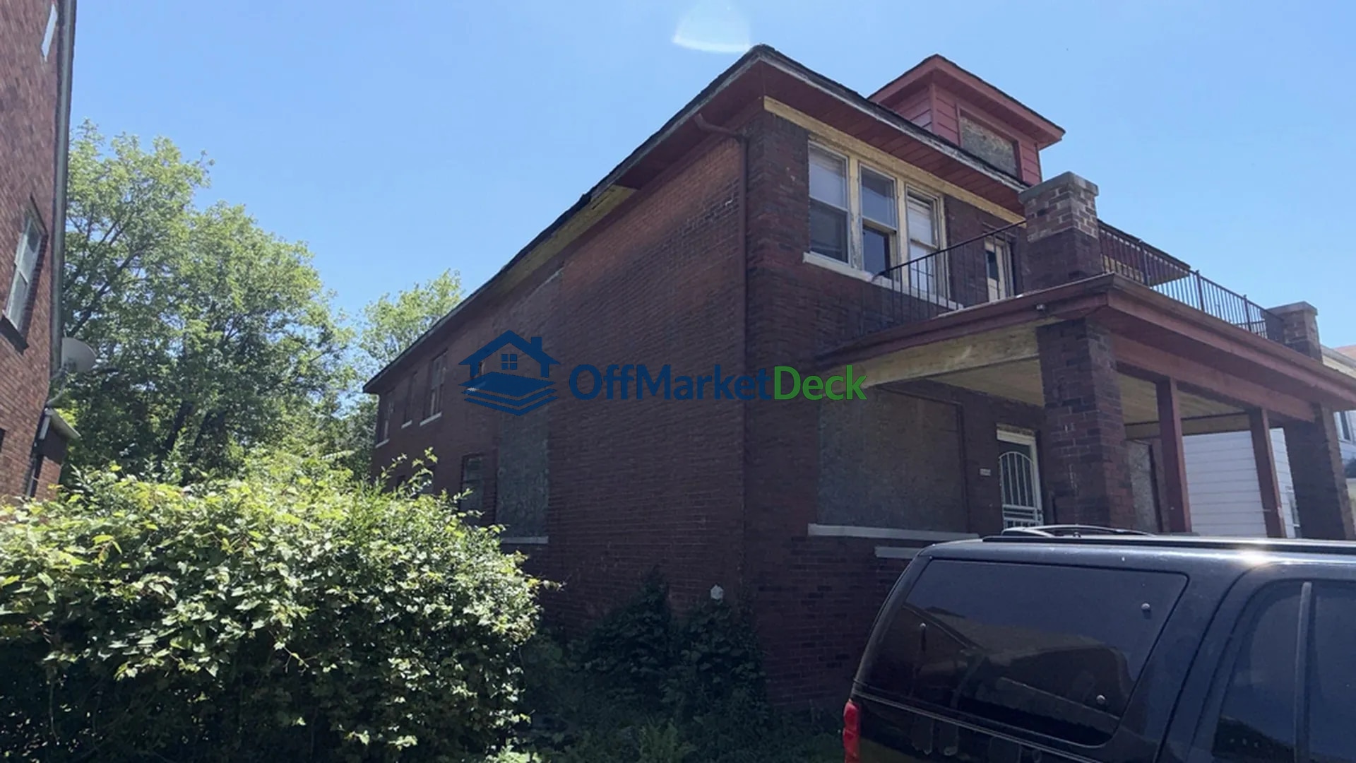 Off-market duplex in Detroit, Michigan — 6 beds, 4 baths, $36,900 — photo 3 of 8