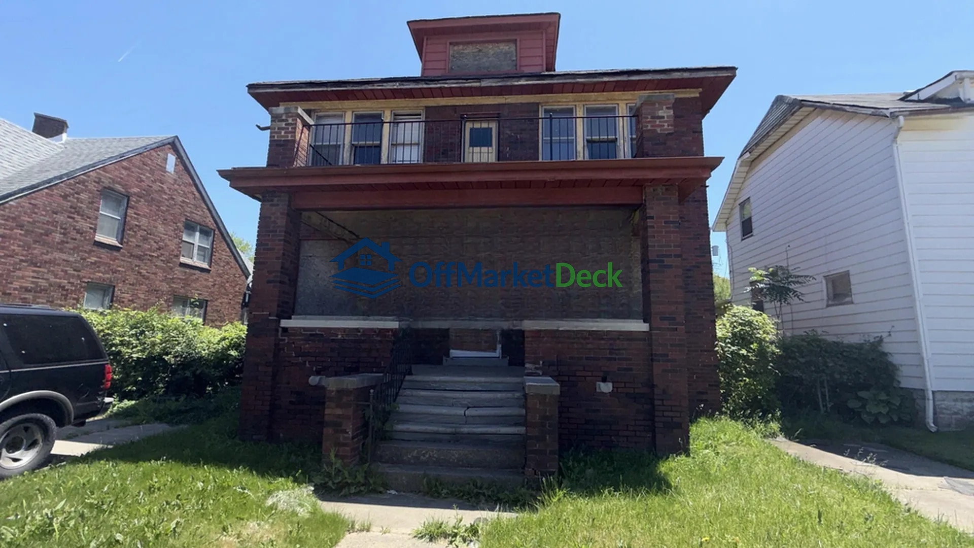 Off-market duplex in Detroit, Michigan — 6 beds, 4 baths, $36,900