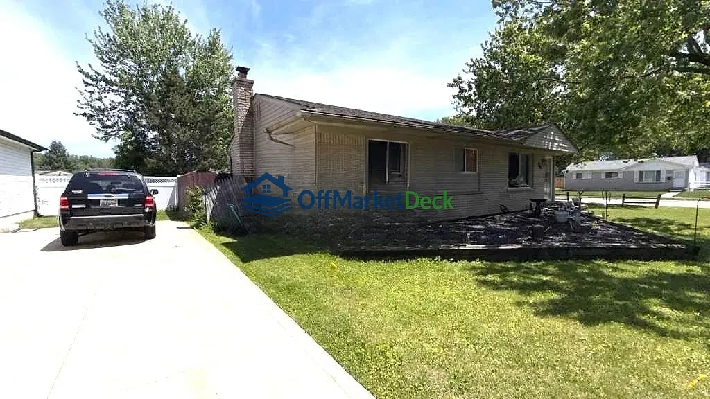 Off-market house in Westland, Michigan — 3 beds, 1 bath, $205,495 — photo 2 of 8