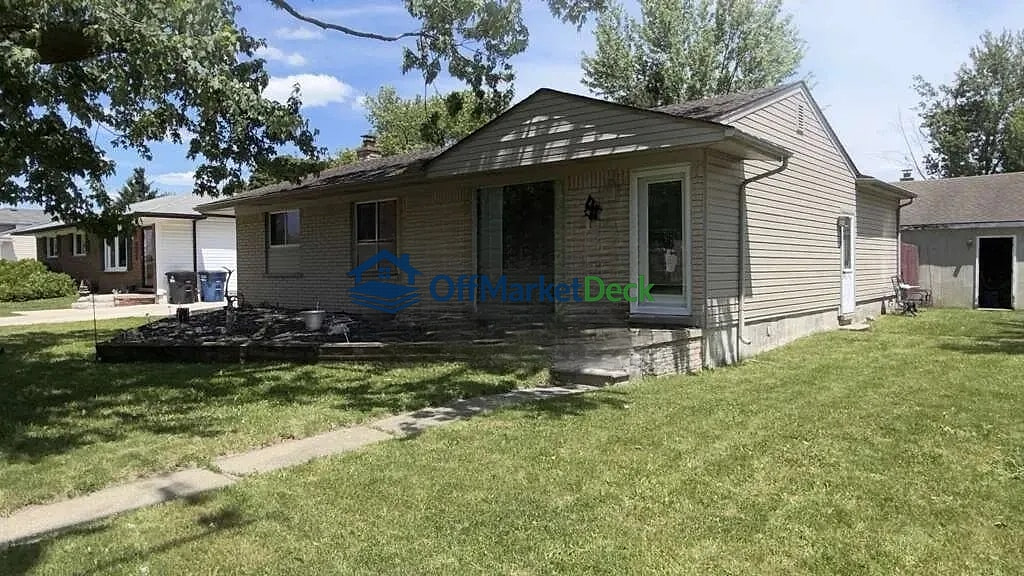 Off-market house in Westland, Michigan — 3 beds, 1 bath, $205,495 — photo 5 of 8
