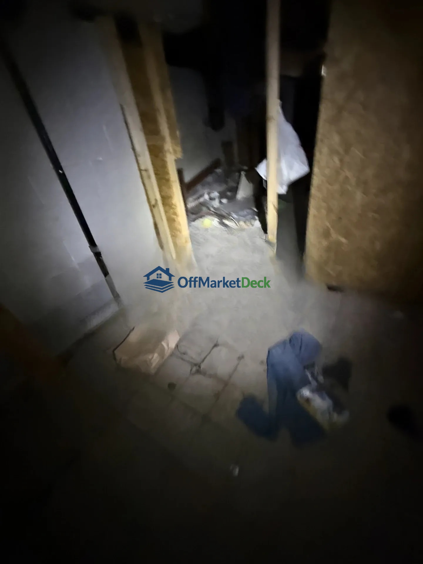 Off-market house in Flint, Michigan — 2 beds, 1 bath, $28,000 — photo 6 of 8