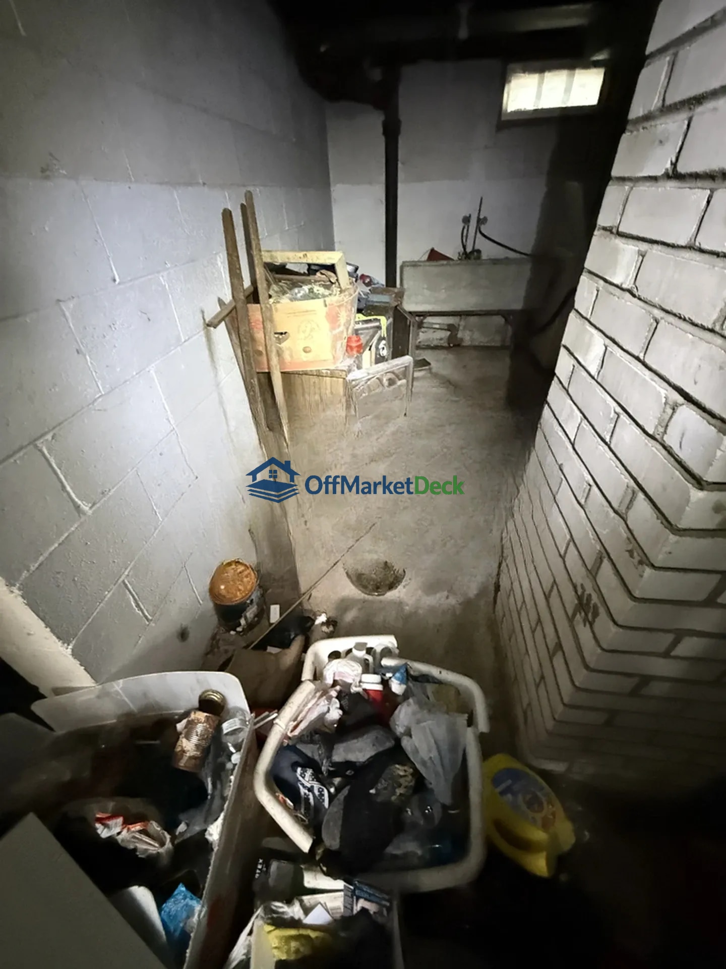 Off-market house in Flint, Michigan — 2 beds, 1 bath, $28,000 — photo 8 of 8