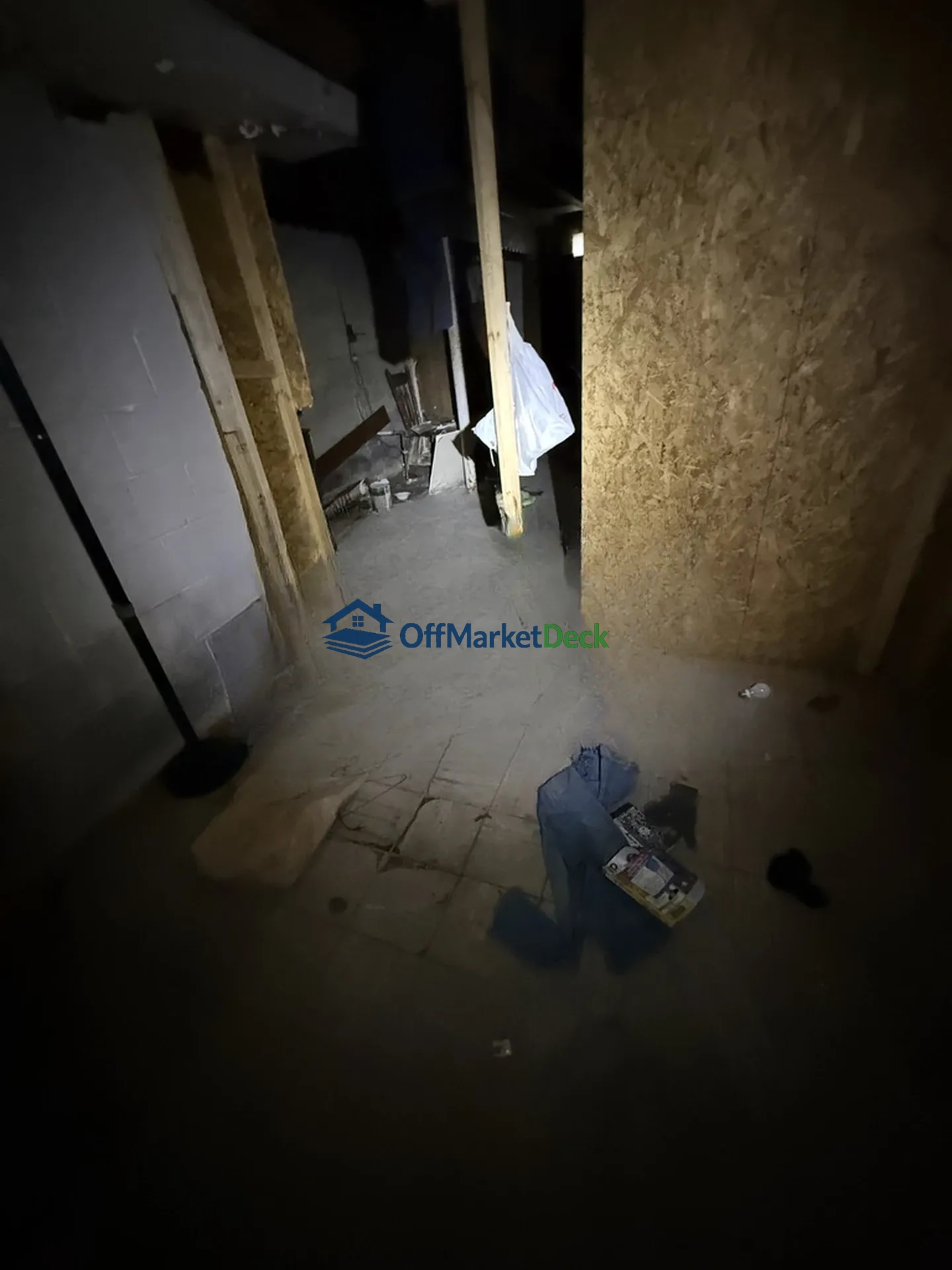 Off-market house in Flint, Michigan — 2 beds, 1 bath, $28,000 — photo 7 of 8
