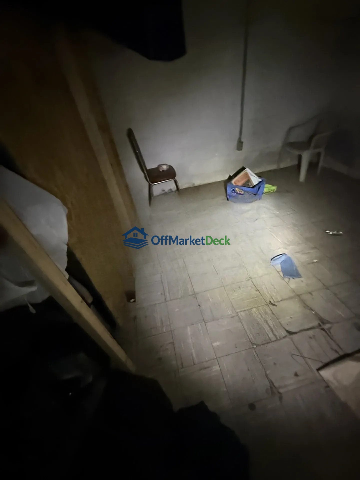 Off-market house in Flint, Michigan — 2 beds, 1 bath, $28,000 — photo 5 of 8