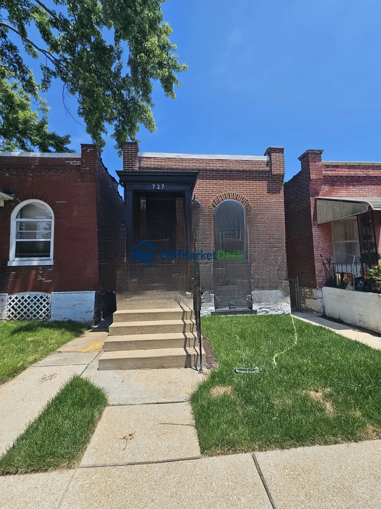 Off-market house in St. Louis, Missouri — 1 bed, 1 bath, $79,900 - Blurred background Image