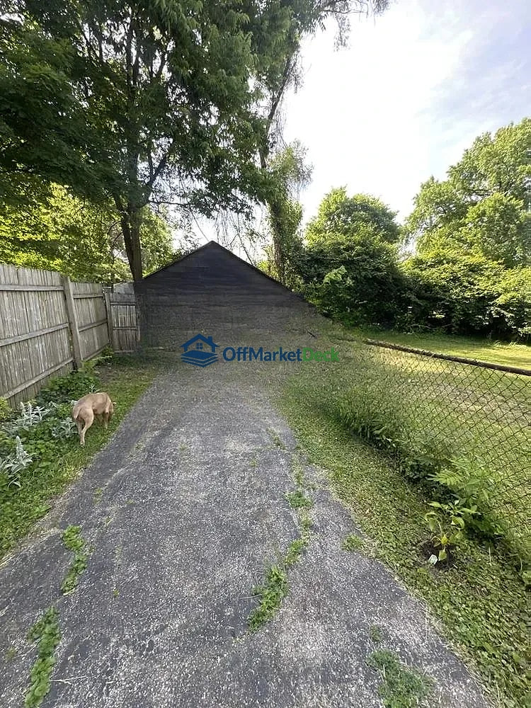 Off-market house in Cincinnati, Ohio — 4 beds, 1 bath, $112,800 — photo 6 of 6