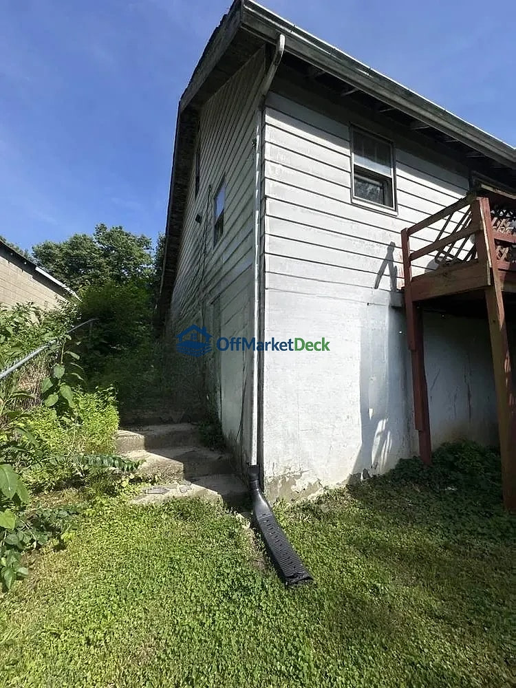 Off-market house in Cincinnati, Ohio — 4 beds, 1 bath, $112,800 — photo 4 of 6