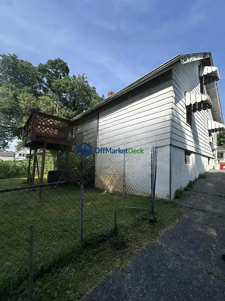 Off-market house in Cincinnati, Ohio — 4 beds, 1 bath, $112,800 — photo 3 of 6
