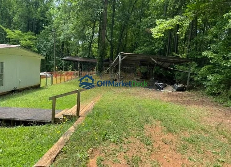 Off-market house in Temple, Georgia — 3 beds, 2 baths, $138,000 — photo 3 of 8