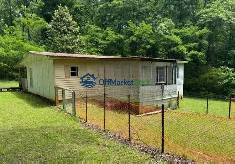 Off-market house in Temple, Georgia — 3 beds, 2 baths, $138,000 — photo 4 of 8