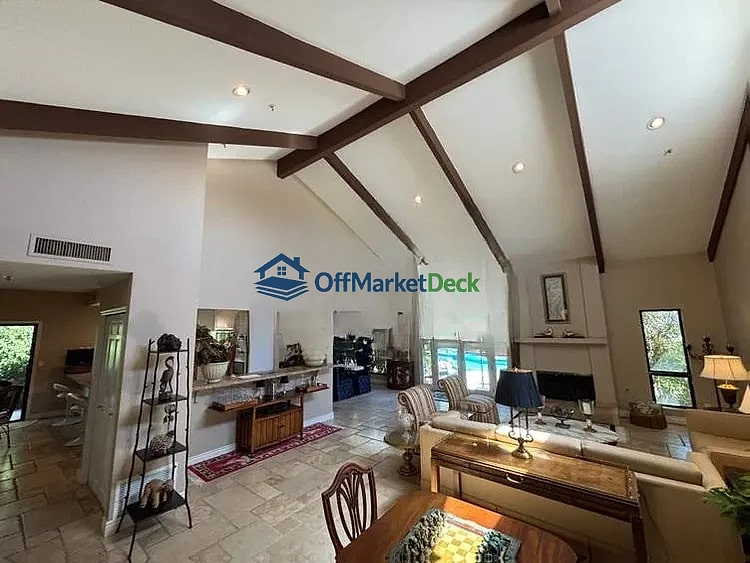 Off-market house in Scottsdale, Arizona — 3 beds, 2 baths, $950,000 — photo 5 of 8