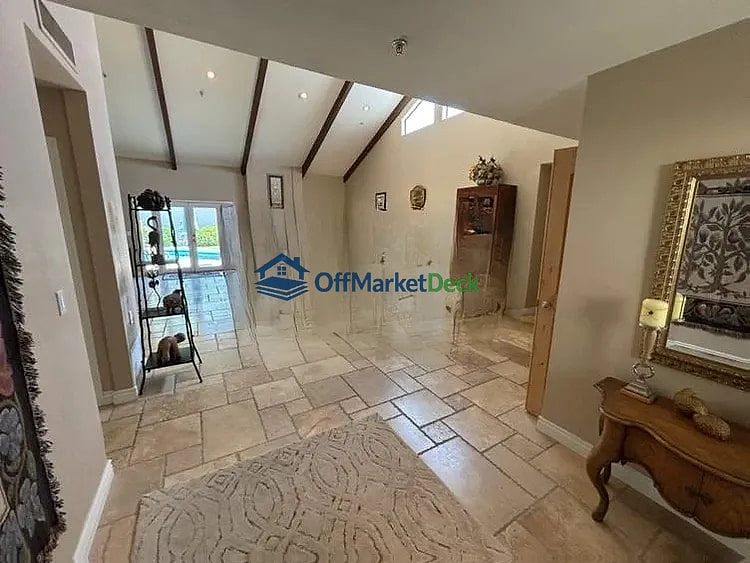 Off-market house in Scottsdale, Arizona — 3 beds, 2 baths, $950,000 — photo 4 of 8