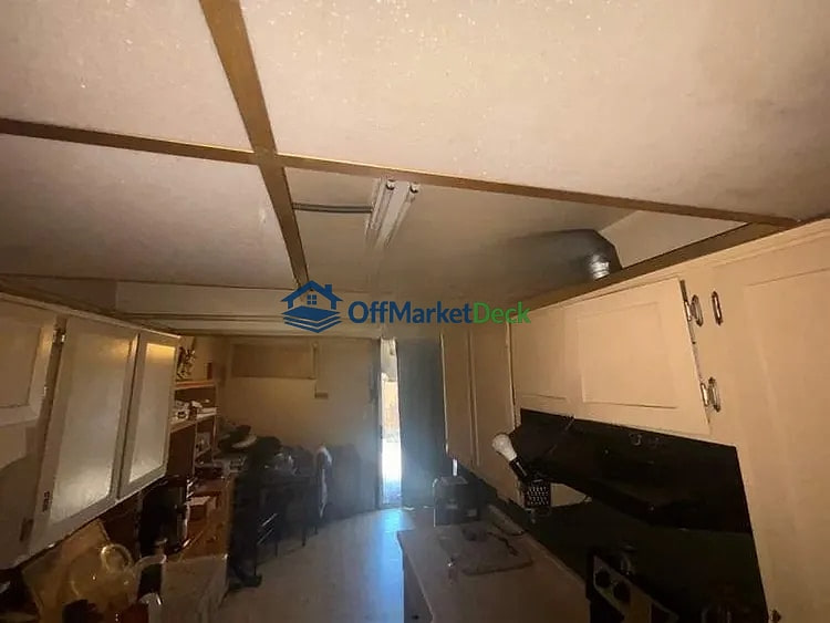 Off-market house in Glendale, Arizona — 2 beds, 1.5 baths, $165,500 — photo 8 of 8