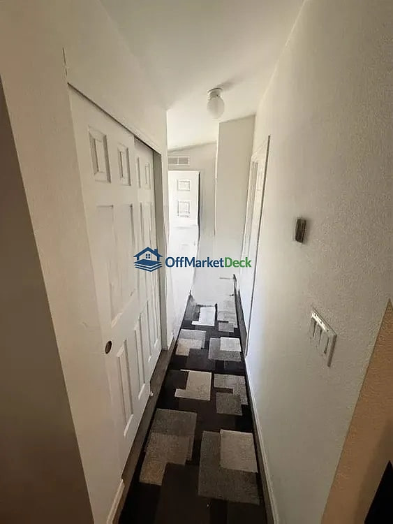 Off-market house in Prescott Valley, Arizona — 1 bed, 1 bath, $155,000 — photo 5 of 8
