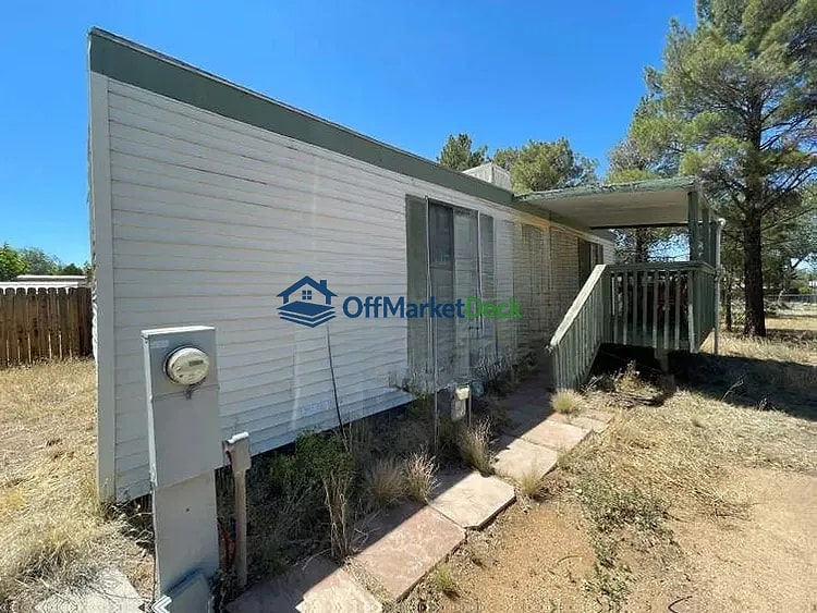 Off-market house in Chino Valley, Arizona — 2 beds, 2 baths, $165,000 — photo 4 of 8