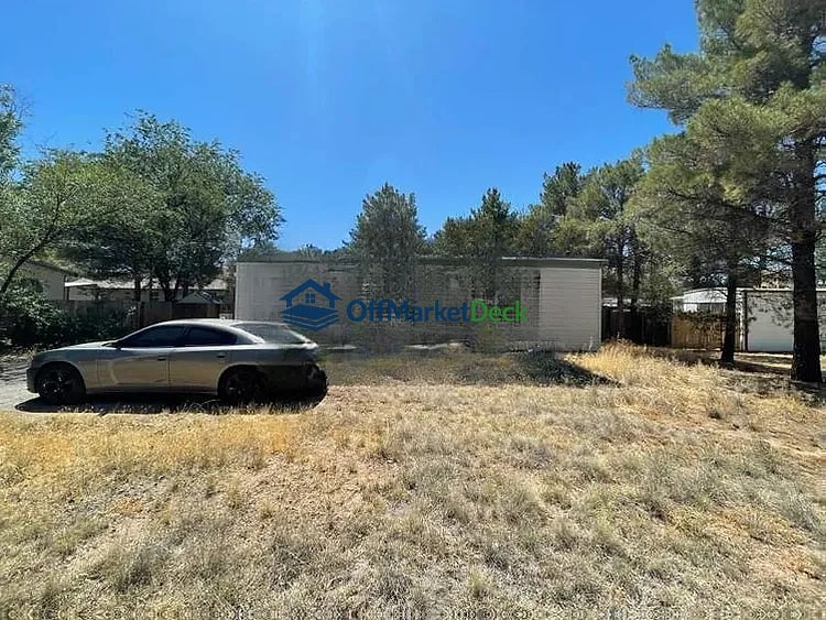 Off-market house in Chino Valley, Arizona — 2 beds, 2 baths, $165,000 — photo 2 of 8