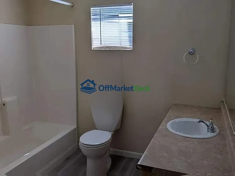 Off-market house in Phoenix, Arizona — 3 beds, 2 baths, $315,000