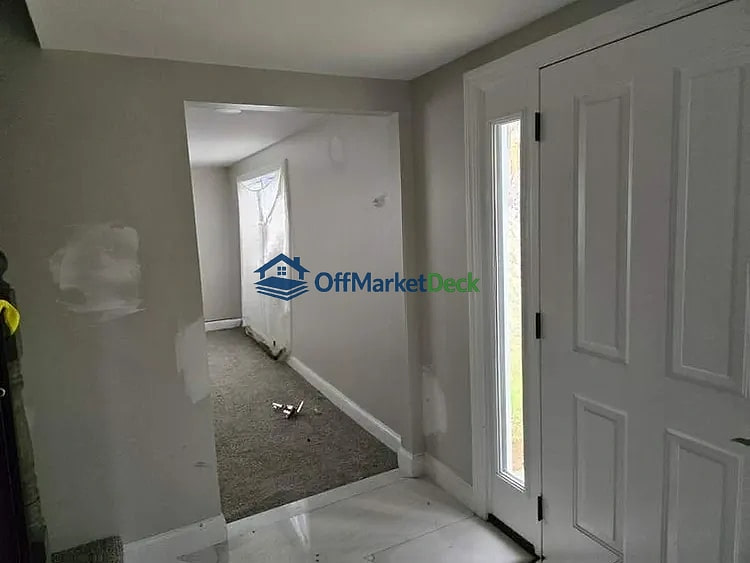 Off-market house in Wilmington, Delaware — 5 beds, 3 baths, $475,000 — photo 6 of 8