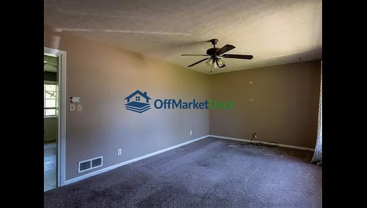 Off-market house in Marietta, Georgia — 3 beds, 1.5 baths, $220,000 — photo 4 of 8