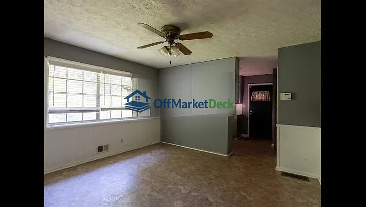 Off-market house in Marietta, Georgia — 3 beds, 1.5 baths, $220,000 — photo 6 of 8