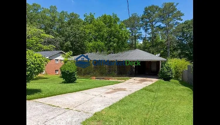 Off-market house in Marietta, Georgia — 3 beds, 1.5 baths, $220,000 — photo 2 of 8