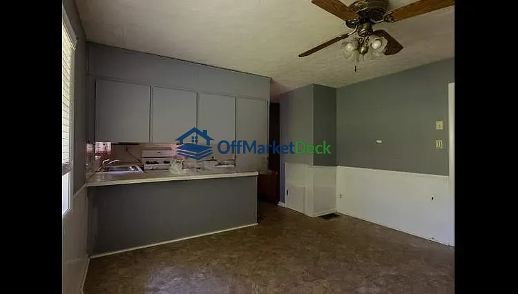 Off-market house in Marietta, Georgia — 3 beds, 1.5 baths, $220,000 — photo 7 of 8