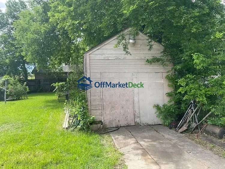 Off-market house in Dallas, Texas — 2 beds, 1 bath, $135,000 — photo 4 of 8