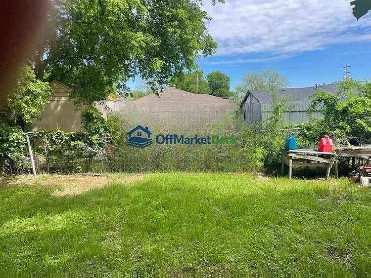 Off-market house in Dallas, Texas — 2 beds, 1 bath, $135,000 — photo 6 of 8
