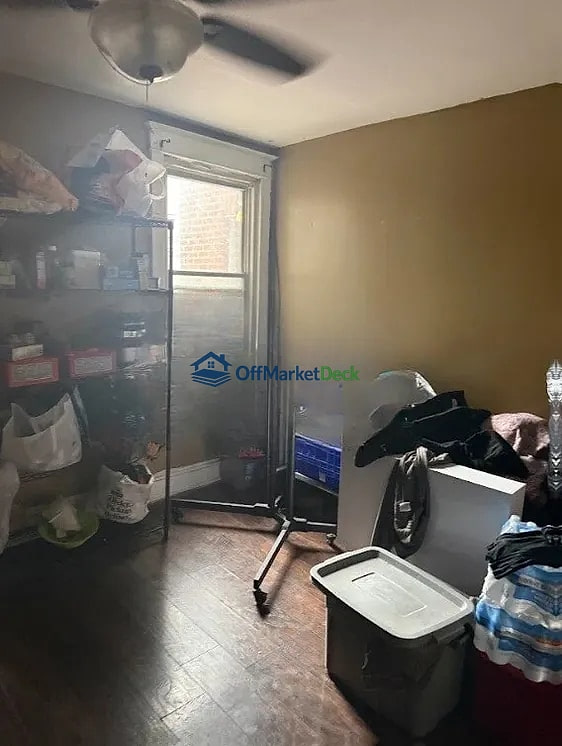 Off-market house in Philadelphia, Pennsylvania — 3 beds, 1 bath, $100,000 — photo 2 of 6