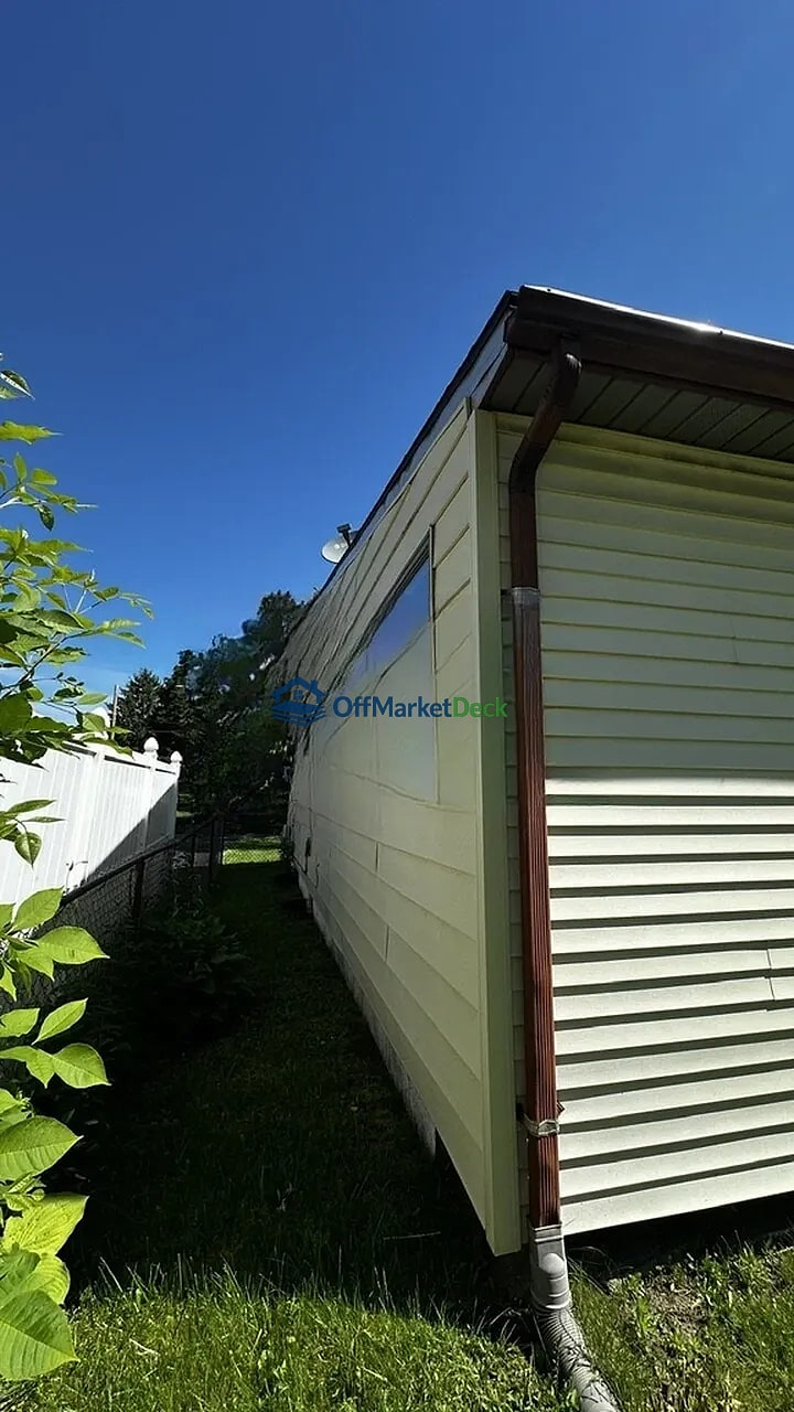 Off-market house in Rochester, New York — 3 beds, 1 bath, $64,900 — photo 5 of 8