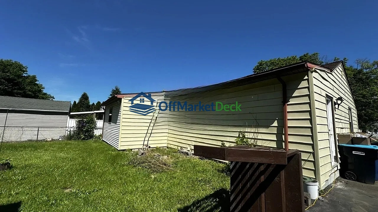 Off-market house in Rochester, New York — 3 beds, 1 bath, $64,900 — photo 3 of 8