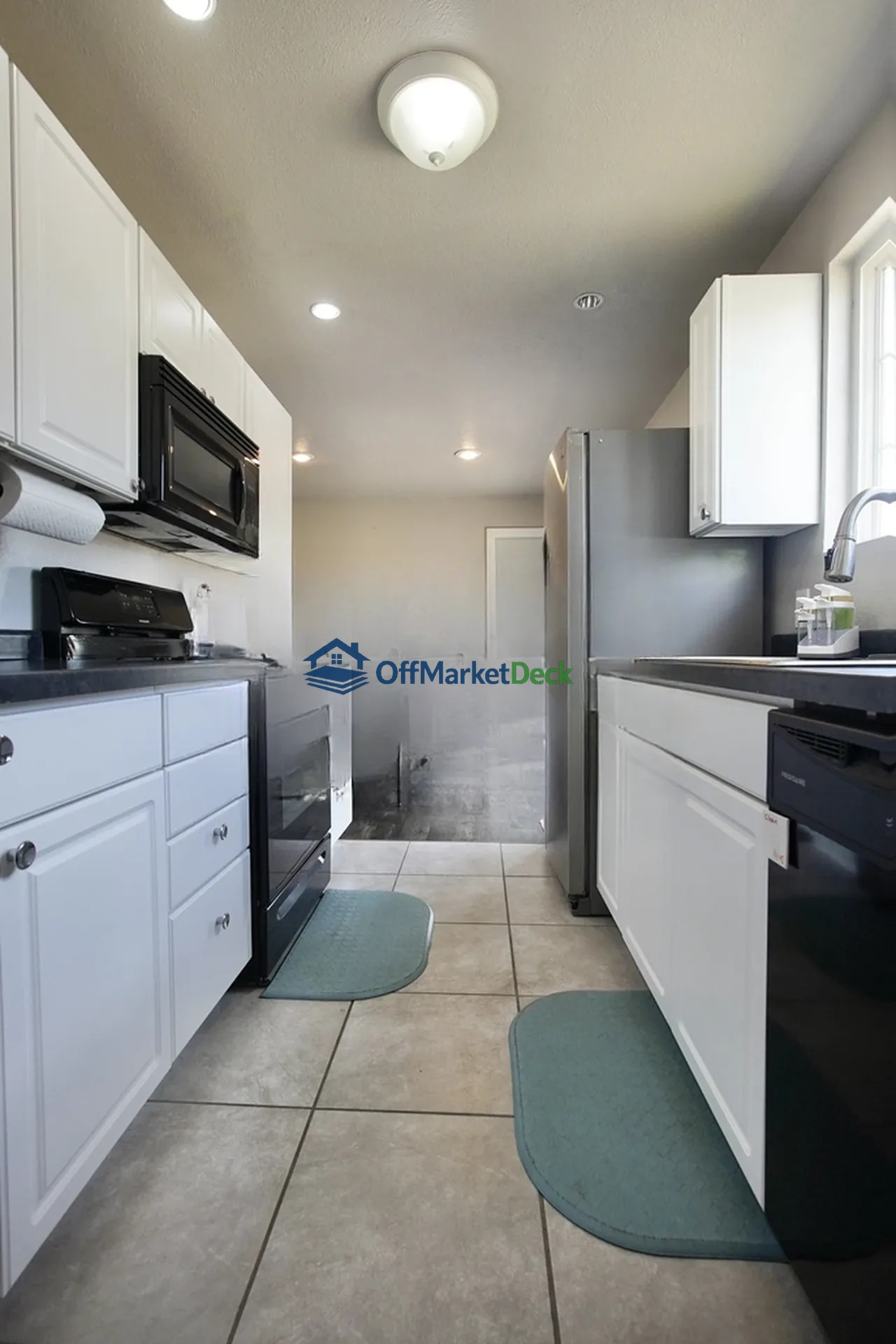 Off-market house in Bar Nunn, Wyoming — 4 beds, 2 baths, $310,000 — photo 5 of 8