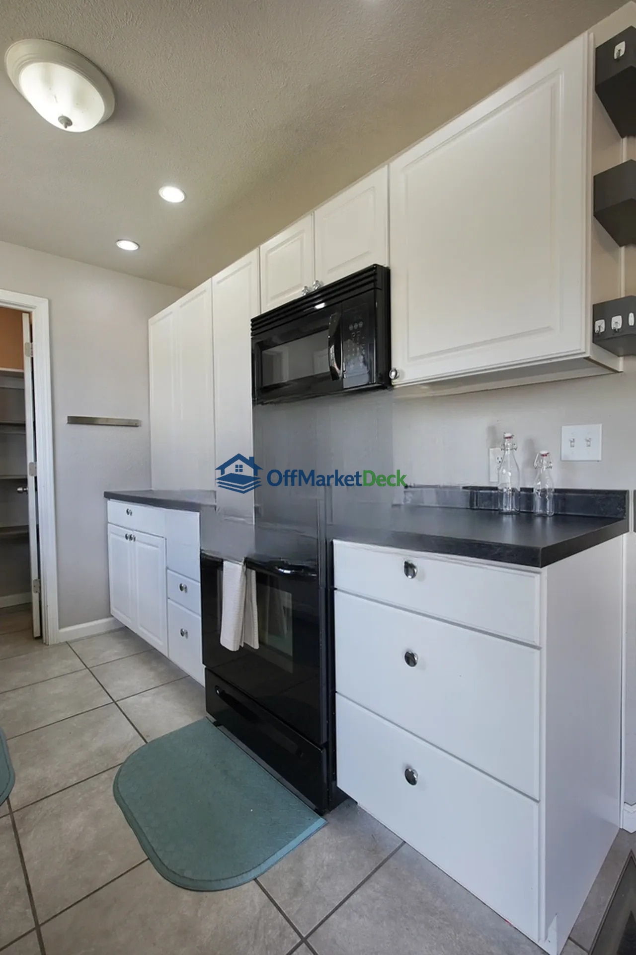 Off-market house in Bar Nunn, Wyoming — 4 beds, 2 baths, $310,000 — photo 2 of 8