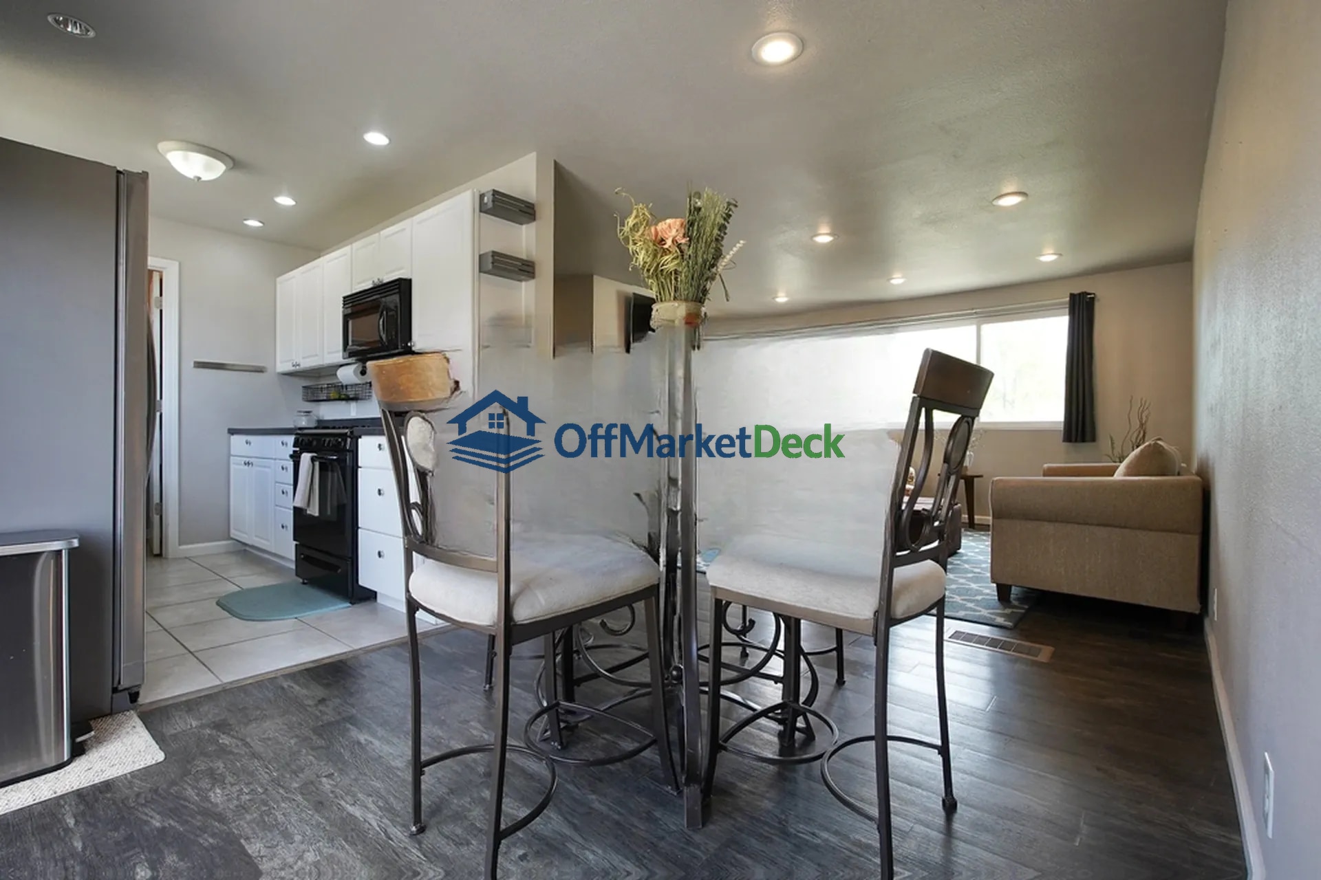 Off-market house in Bar Nunn, Wyoming — 4 beds, 2 baths, $310,000 — photo 7 of 8